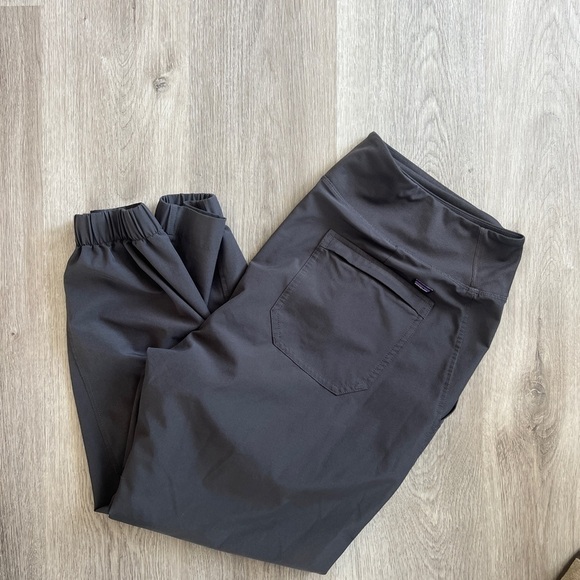 Patagonia women’s joggers - Picture 3 of 3